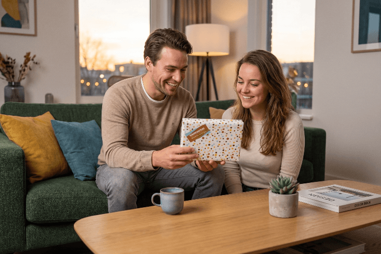 Ingepakte brownie box met feestelijk cadeaupapier 