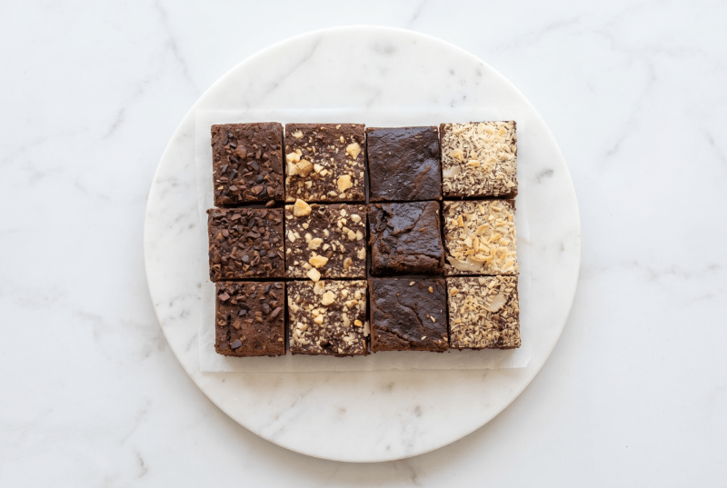vegan mini brownie proeverij met 12 stukjes